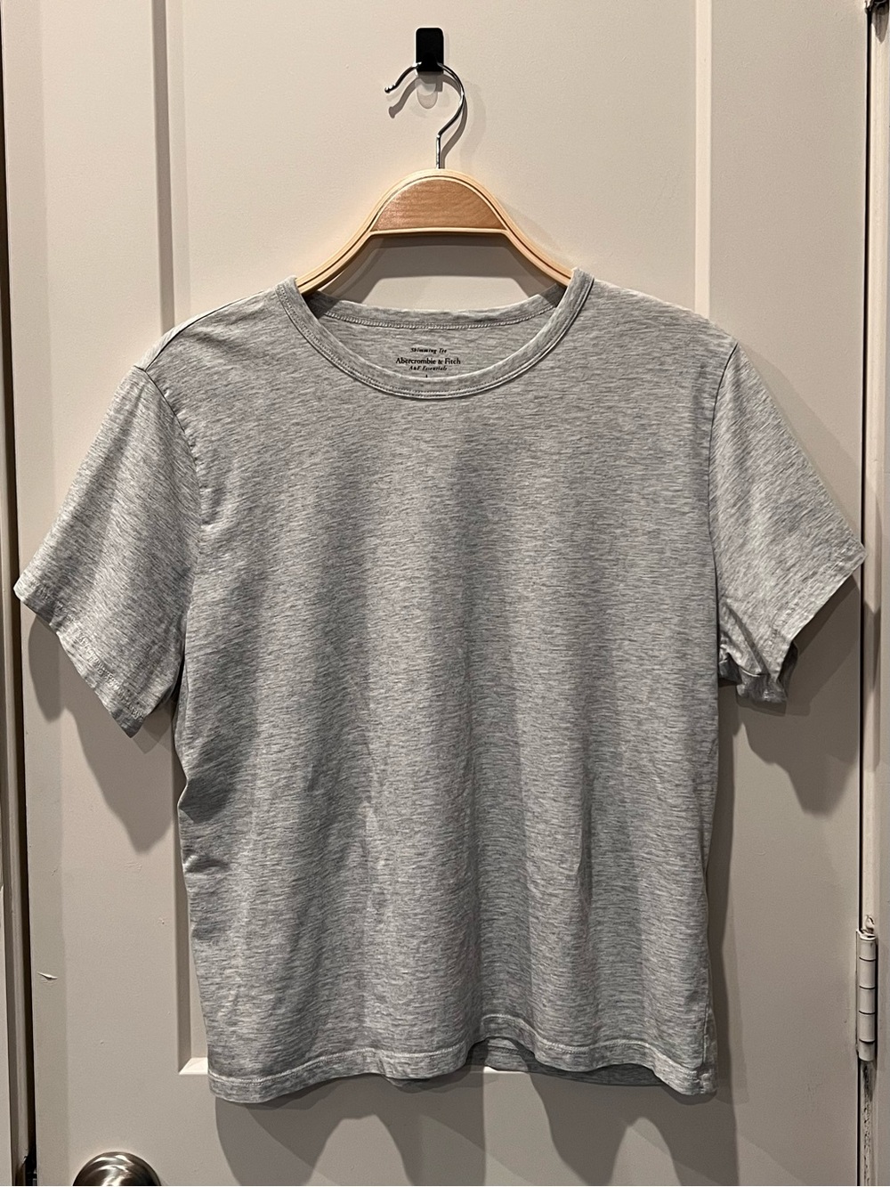 Abercrombie & Fitch Light Heather Gray Short Sleeve Crew Tee
